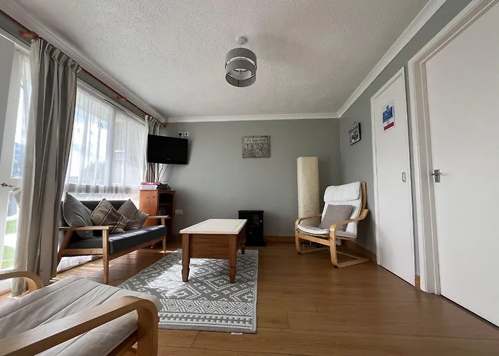 Bermuda Haven 26, Hemsby - Two Bed Chalet, Sleeps 5, Bed Linen And Towels Included With Onsite Entertainment On A Pet Free Site