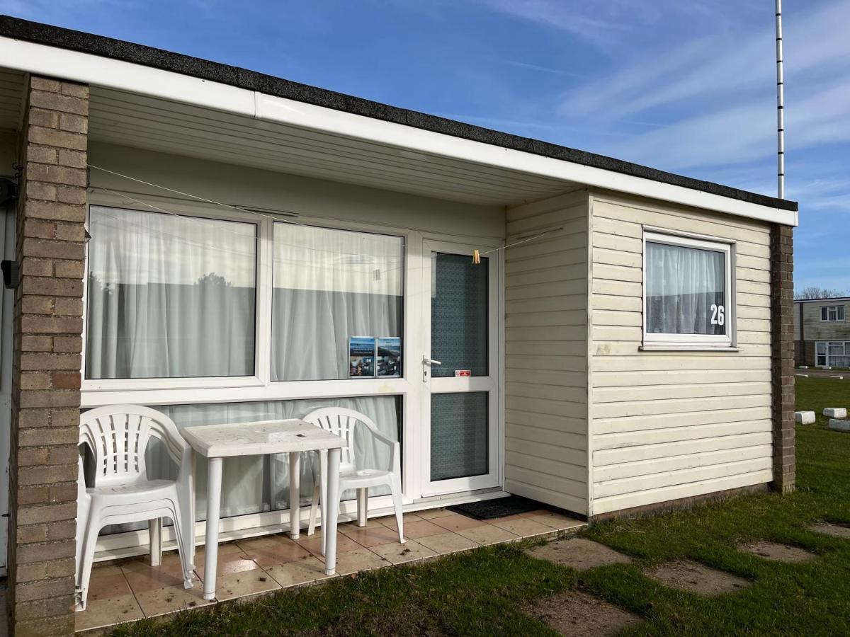 Bermuda Haven 26, Hemsby - Two Bed Chalet, Sleeps 5, Bed Linen And Towels Included With Onsite Entertainment On A Pet Free Site Chalet