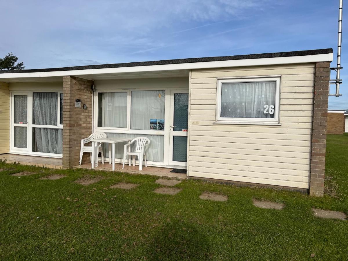 Chalet Bermuda Haven 26, Hemsby - Two Bed Chalet, Sleeps 5, Bed Linen And Towels Included With Onsite Entertainment On A Pet Free Site