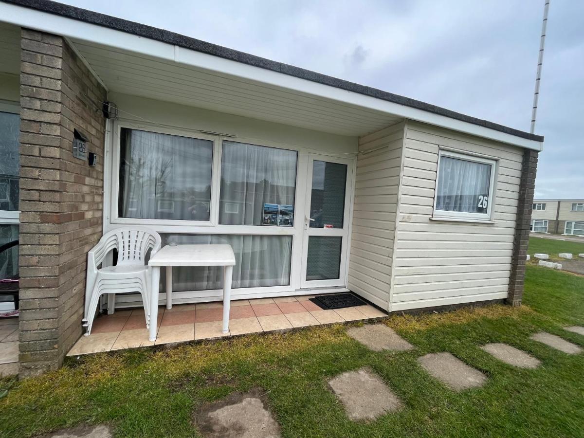 Bermuda Haven 26, Hemsby - Two Bed Chalet, Sleeps 5, Bed Linen And Towels Included With Onsite Entertainment On A Pet Free Site
