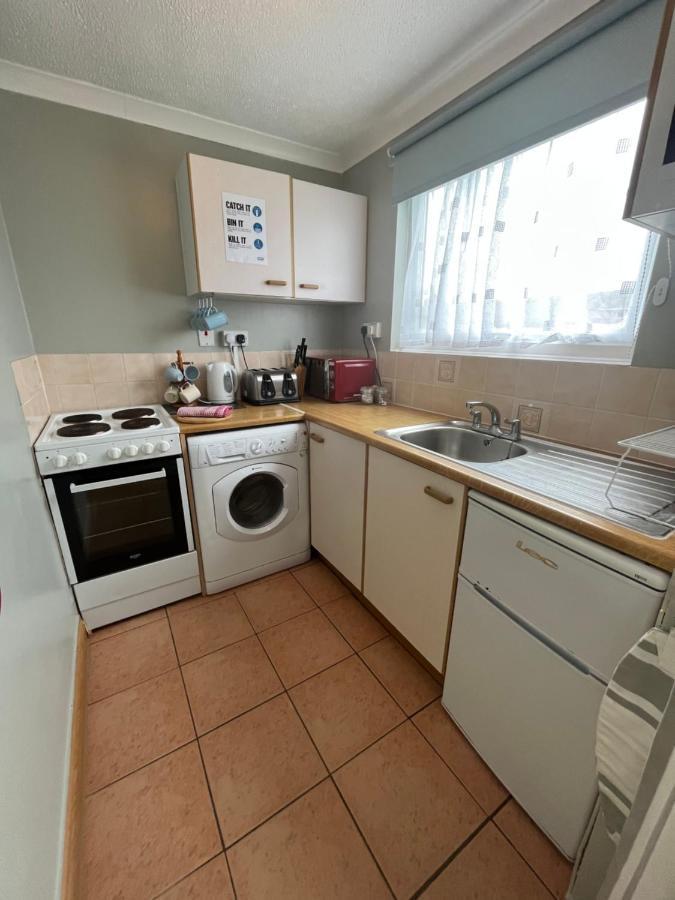 Bermuda Haven 26, Hemsby - Two Bed Chalet, Sleeps 5, Bed Linen And Towels Included With Onsite Entertainment On A Pet Free Site Chalet *