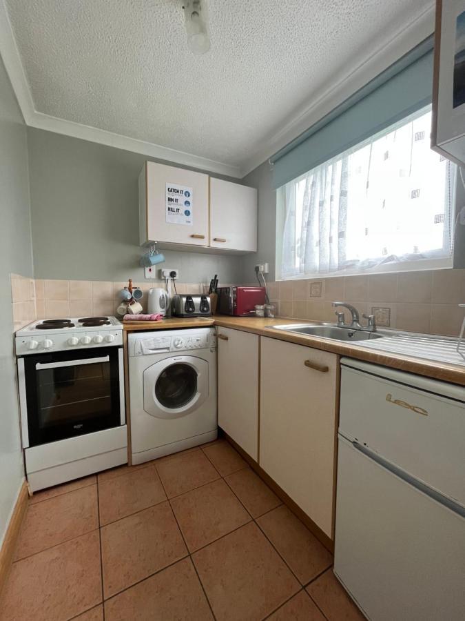 Bermuda Haven 26, Hemsby - Two Bed Chalet, Sleeps 5, Bed Linen And Towels Included With Onsite Entertainment On A Pet Free Site Chalet