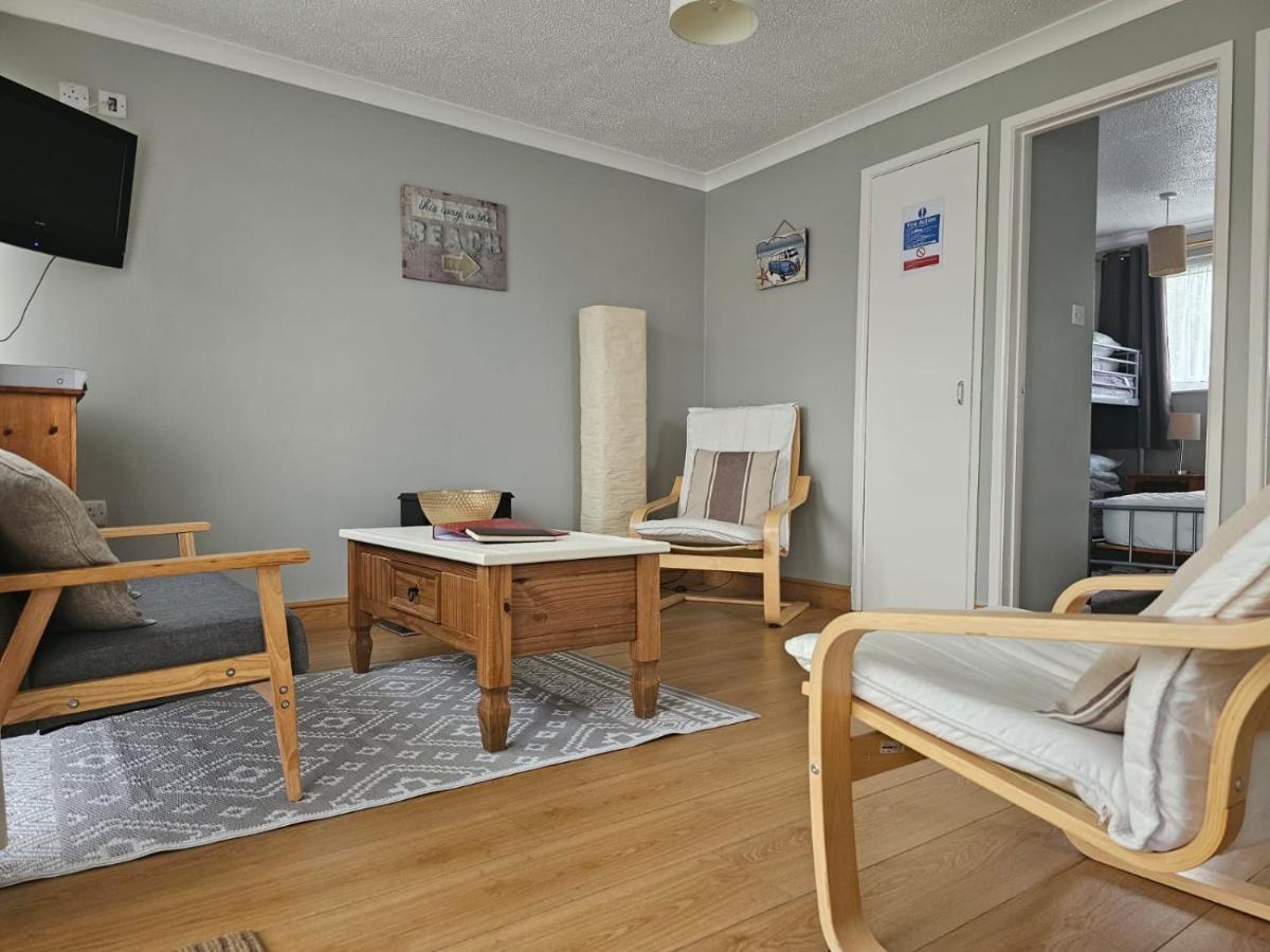 Bermuda Haven 26, Hemsby - Two Bed Chalet, Sleeps 5, Bed Linen And Towels Included With Onsite Entertainment On A Pet Free Site Chalet Great Yarmouth
