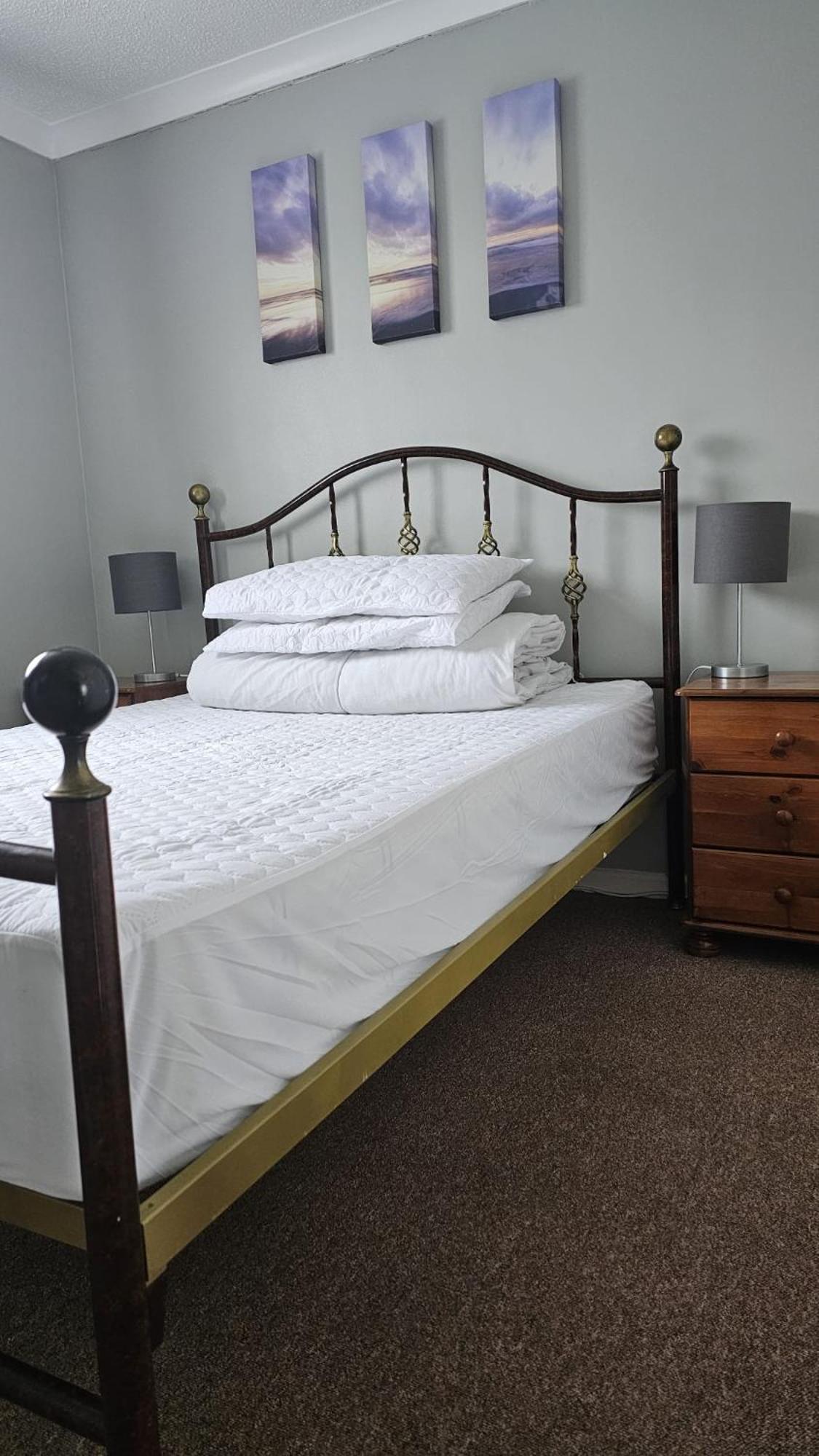 Bermuda Haven 26, Hemsby - Two Bed Chalet, Sleeps 5, Bed Linen And Towels Included With Onsite Entertainment On A Pet Free Site